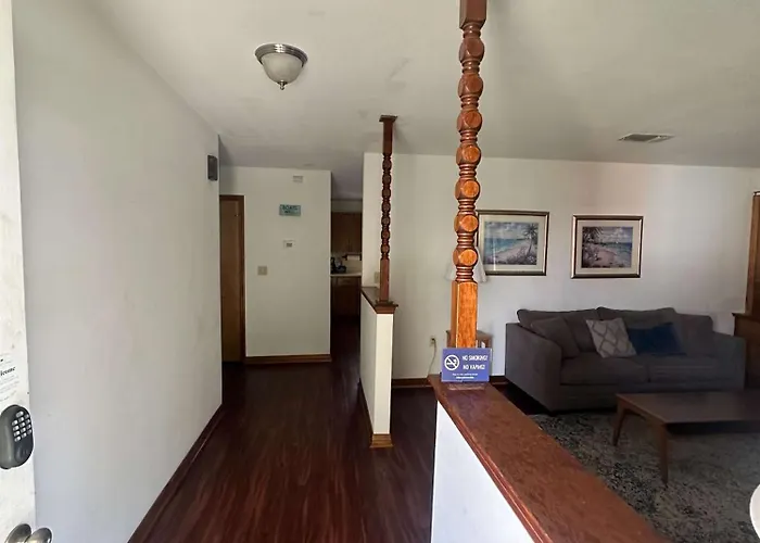 Brilliant In Bellview-Back Unit-- Mins To Nas Pensacola, Beach, Shopping