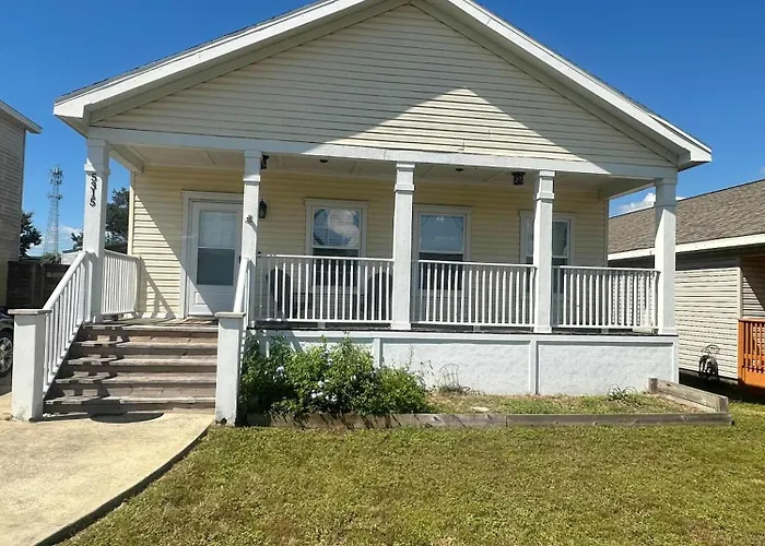 Brilliant In Bellview-Back Unit-- Mins To Nas Pensacola, Beach, Shopping