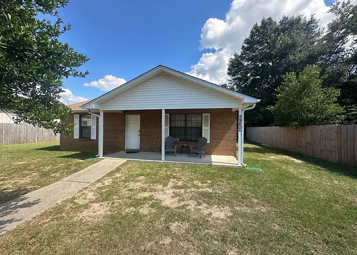 Brilliant In Bellview-Back Unit-- Mins To Nas Pensacola, Beach, Shopping