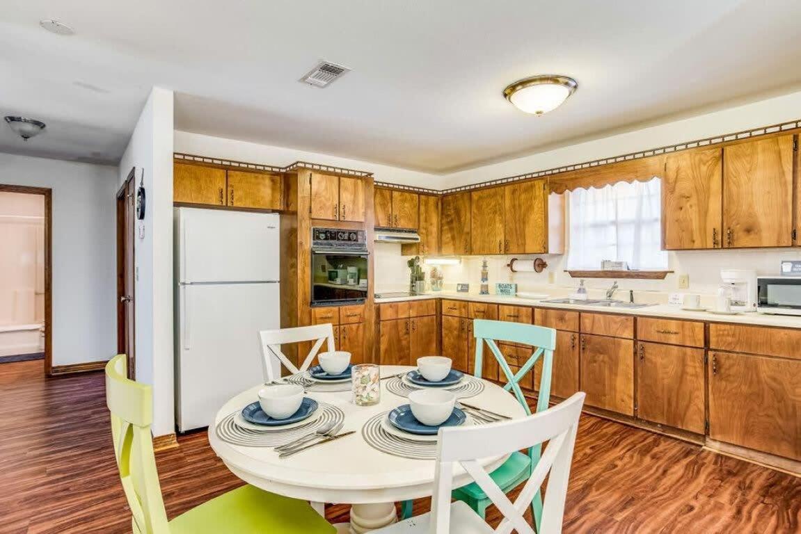 Brilliant In Bellview-back Unit-- Mins To Nas Pensacola, Beach, Shopping Holiday home *