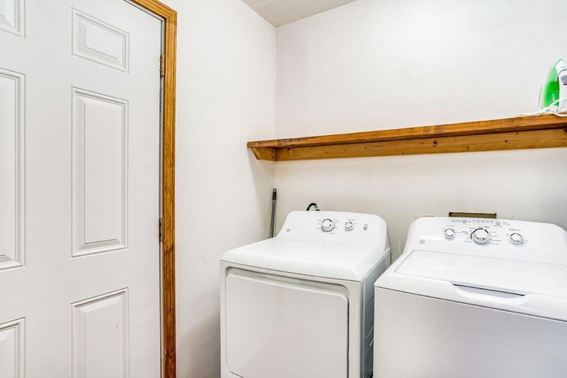 Holiday home Brilliant In Bellview-back Unit-- Mins To Nas Pensacola, Beach, Shopping
