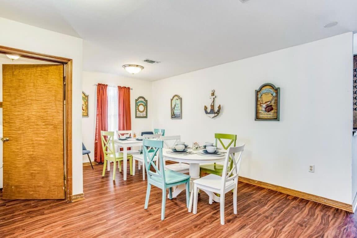 Holiday home Brilliant In Bellview-back Unit-- Mins To Nas Pensacola, Beach, Shopping *
