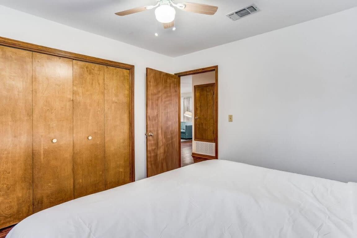 Brilliant In Bellview-back Unit-- Mins To Nas Pensacola, Beach, Shopping