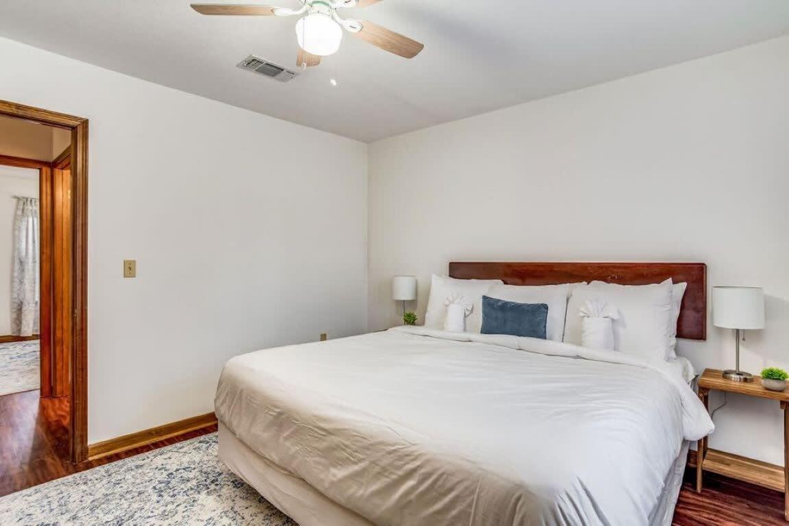 Brilliant In Bellview-back Unit-- Mins To Nas Pensacola, Beach, Shopping Pensacola