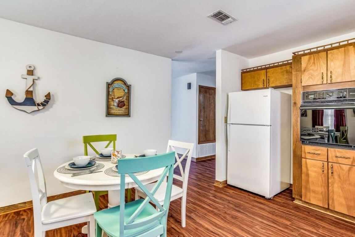Brilliant In Bellview-back Unit-- Mins To Nas Pensacola, Beach, Shopping