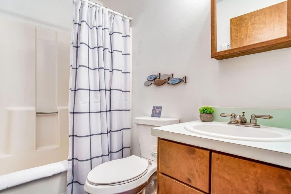 Holiday home Brilliant In Bellview-back Unit-- Mins To Nas Pensacola, Beach, Shopping