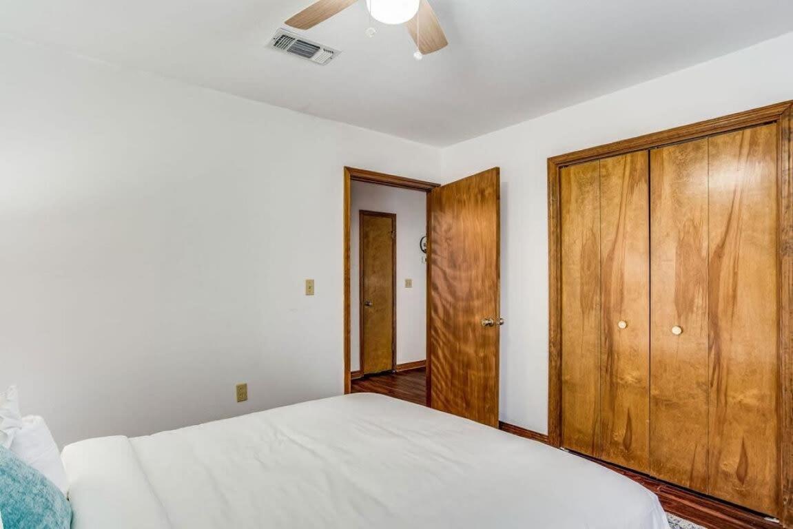 Brilliant In Bellview-back Unit-- Mins To Nas Pensacola, Beach, Shopping Holiday home