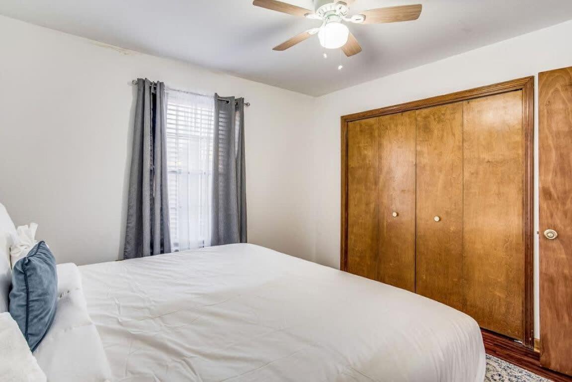Brilliant In Bellview-back Unit-- Mins To Nas Pensacola, Beach, Shopping