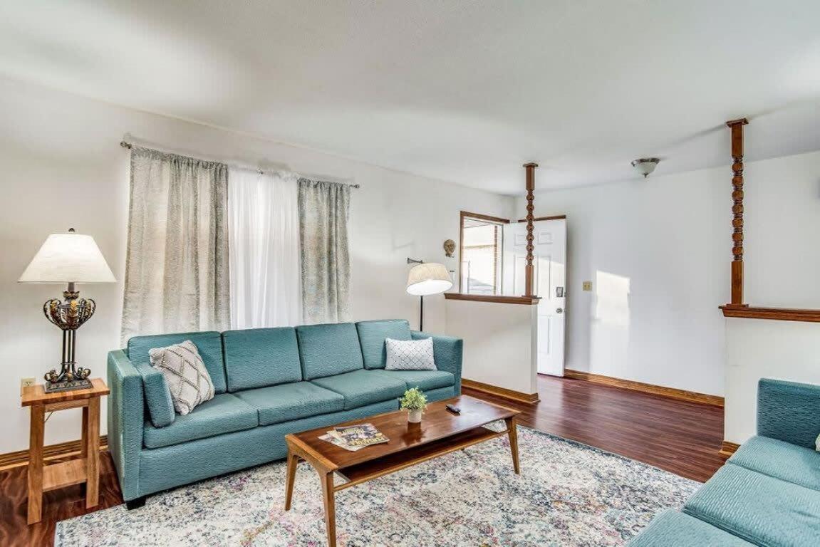Brilliant In Bellview-back Unit-- Mins To Nas Pensacola, Beach, Shopping * Pensacola