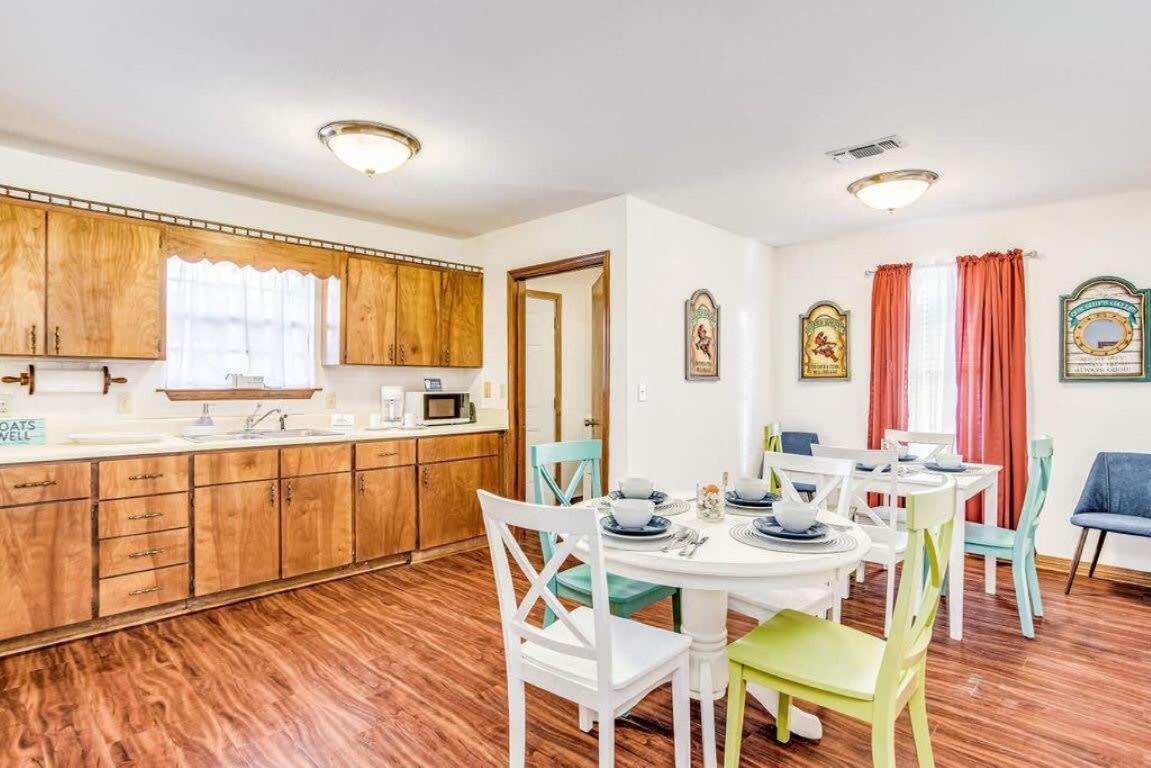 Brilliant In Bellview-back Unit-- Mins To Nas Pensacola, Beach, Shopping Holiday home
