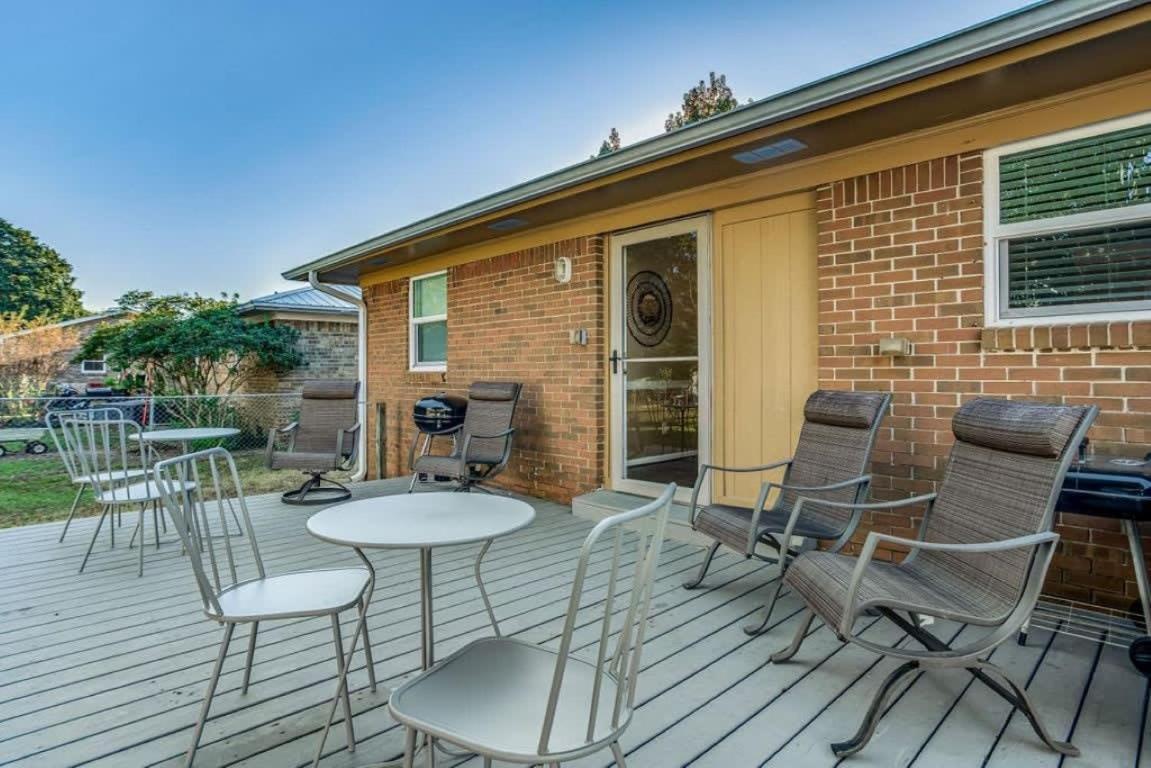 Brilliant In Bellview-back Unit-- Mins To Nas Pensacola, Beach, Shopping