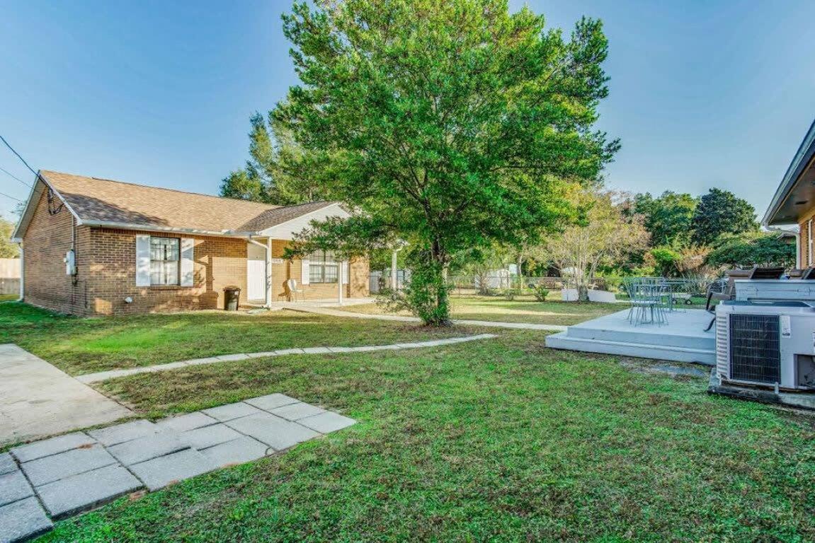 Brilliant In Bellview-back Unit-- Mins To Nas Pensacola, Beach, Shopping Holiday home *