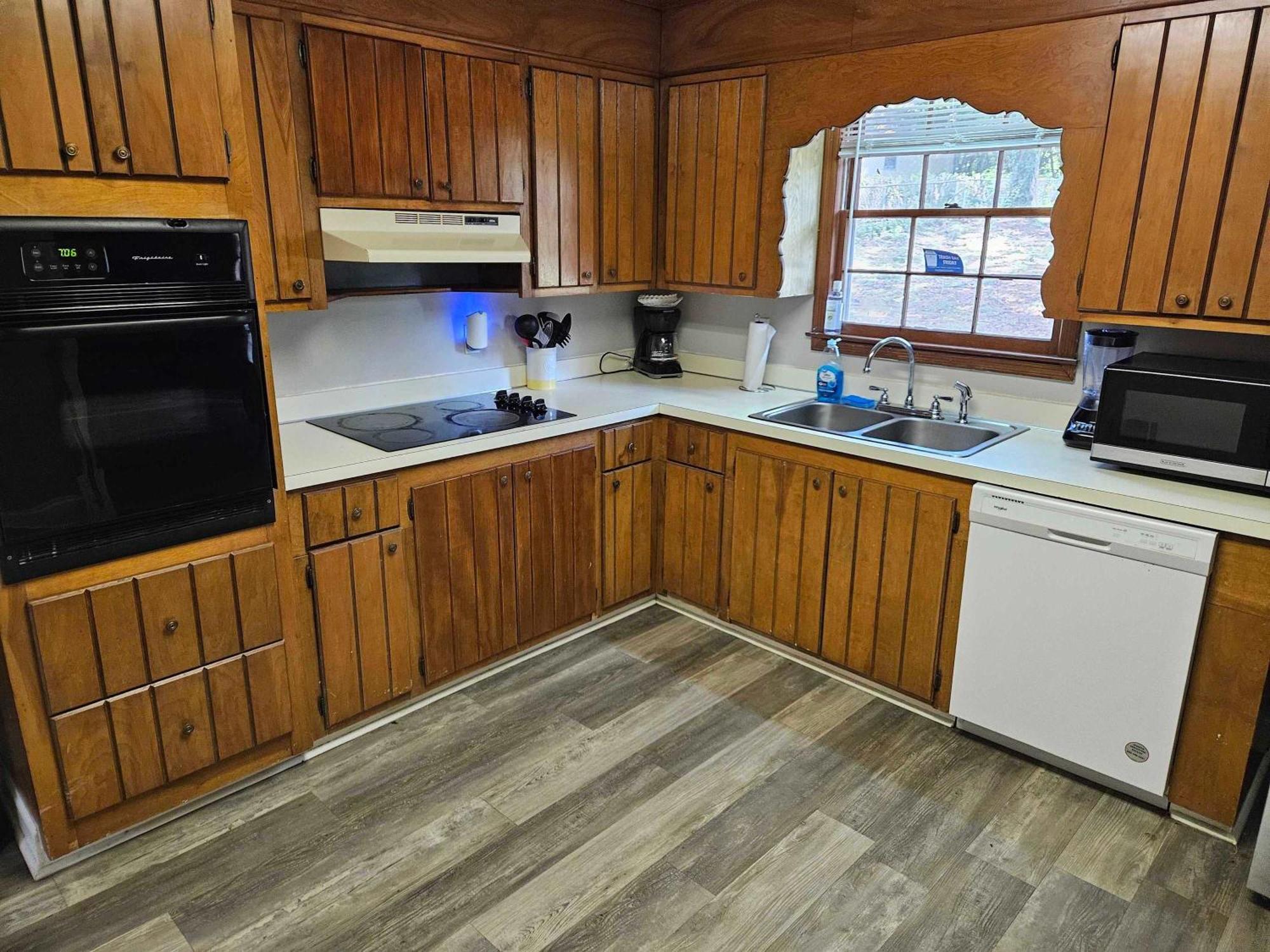 Brilliant In Bellview-back Unit-- Mins To Nas Pensacola, Beach, Shopping * Pensacola