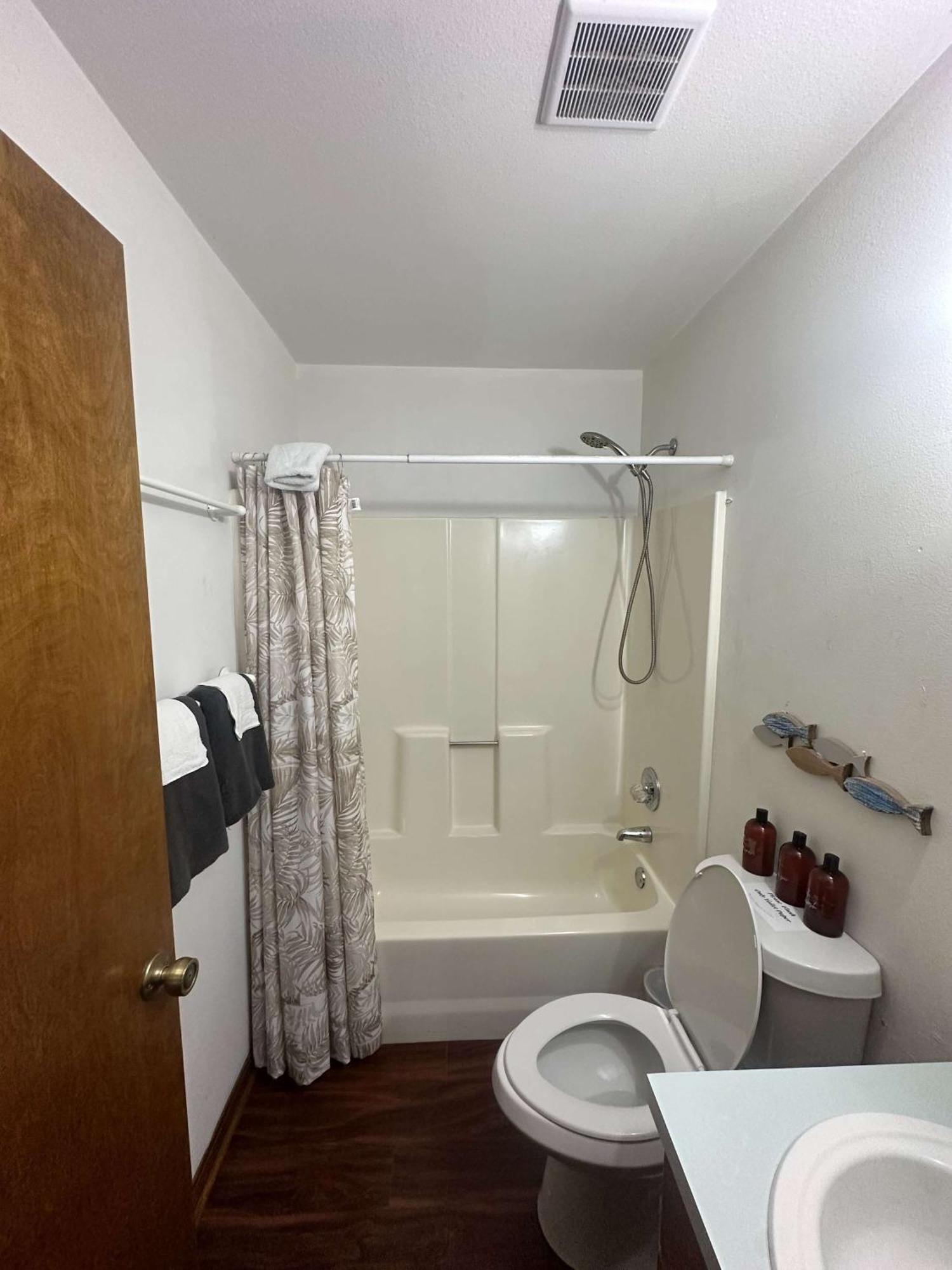 Brilliant In Bellview-back Unit-- Mins To Nas Pensacola, Beach, Shopping Pensacola