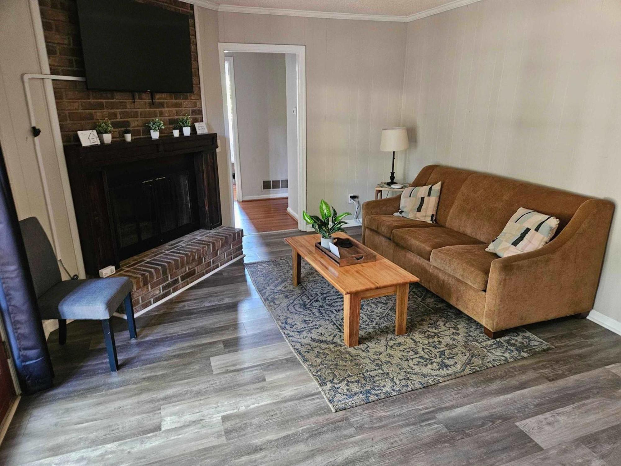 Brilliant In Bellview-back Unit-- Mins To Nas Pensacola, Beach, Shopping * Pensacola