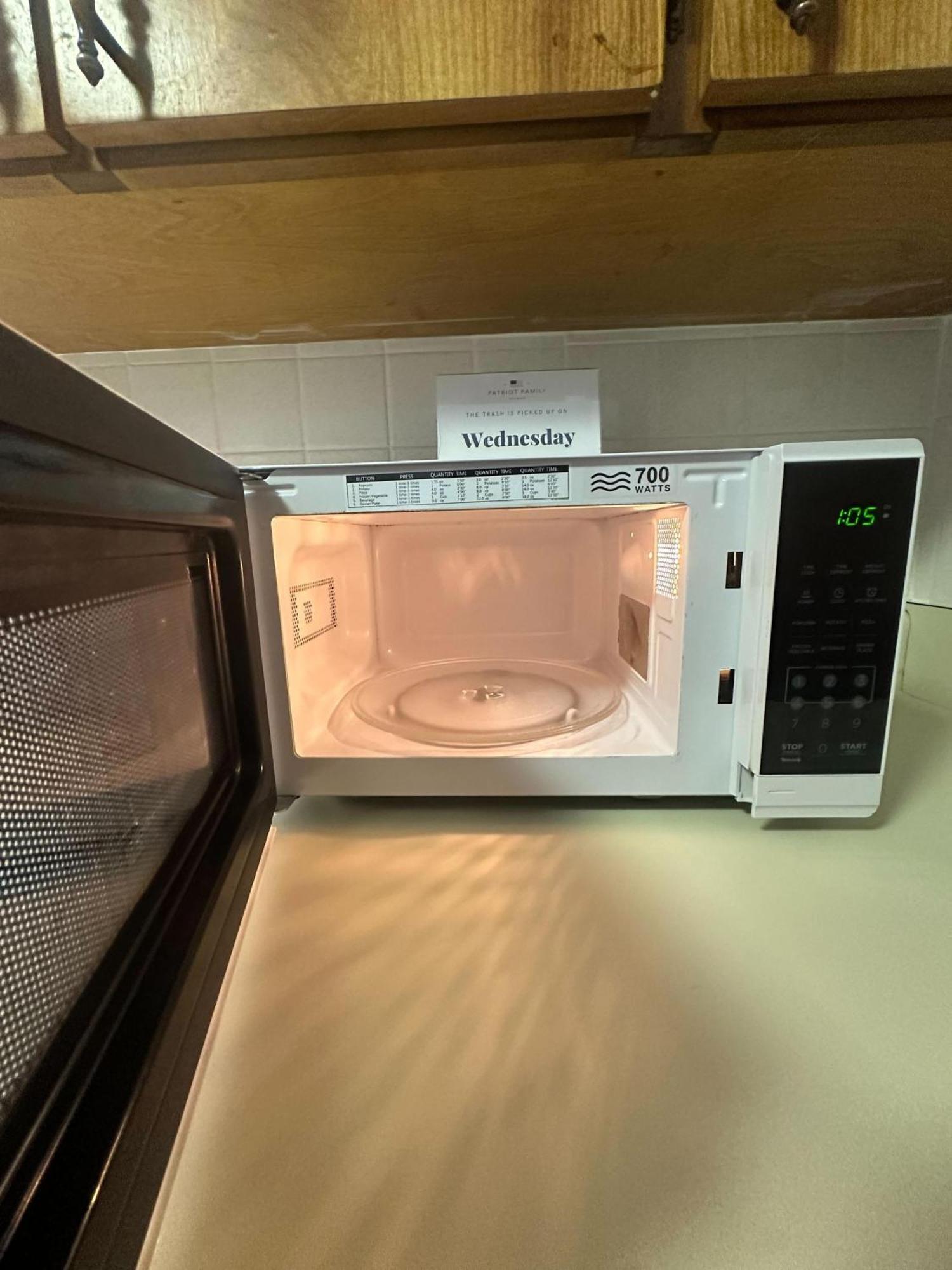 Brilliant In Bellview-back Unit-- Mins To Nas Pensacola, Beach, Shopping
