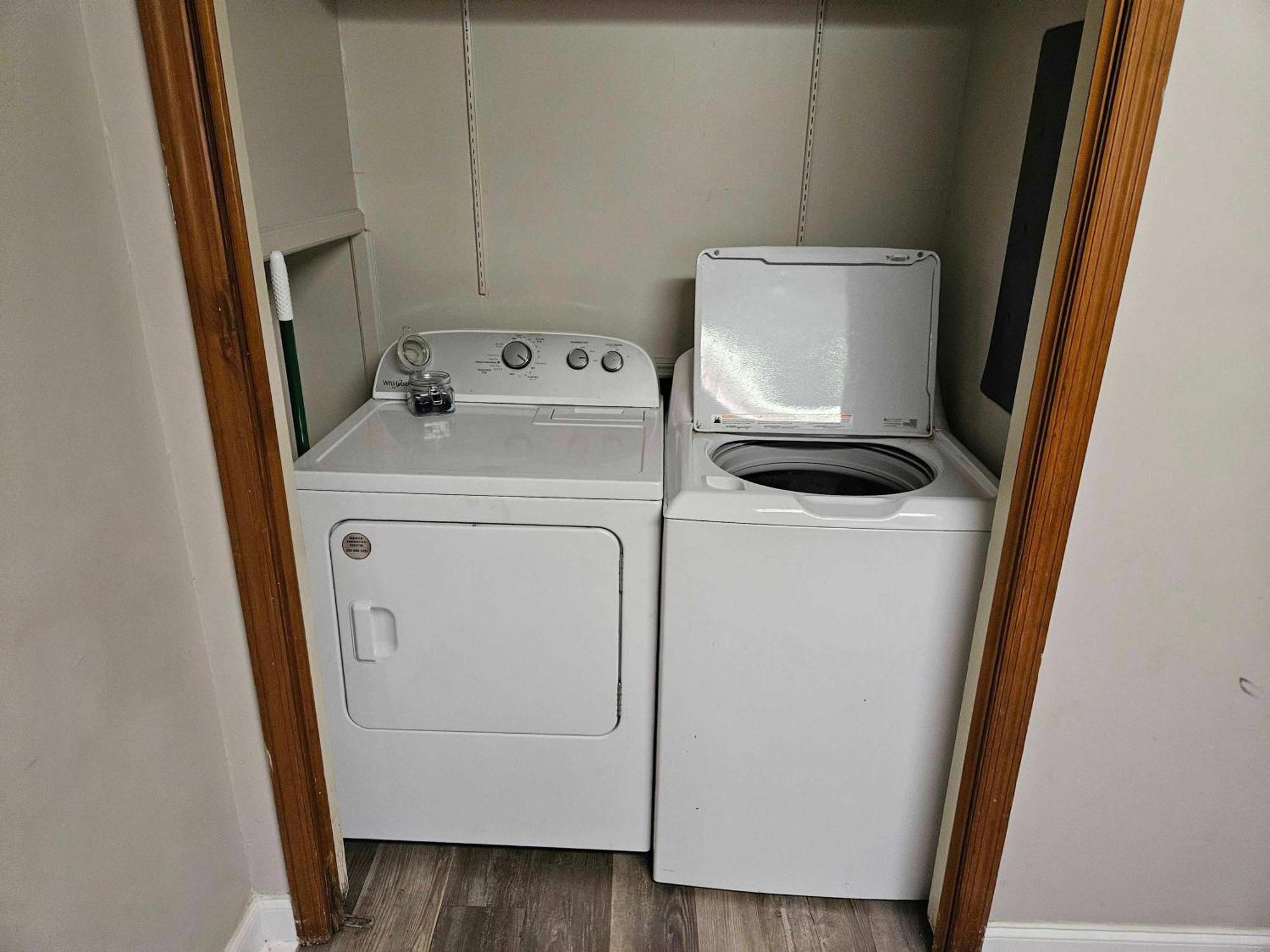Brilliant In Bellview-back Unit-- Mins To Nas Pensacola, Beach, Shopping Holiday home *