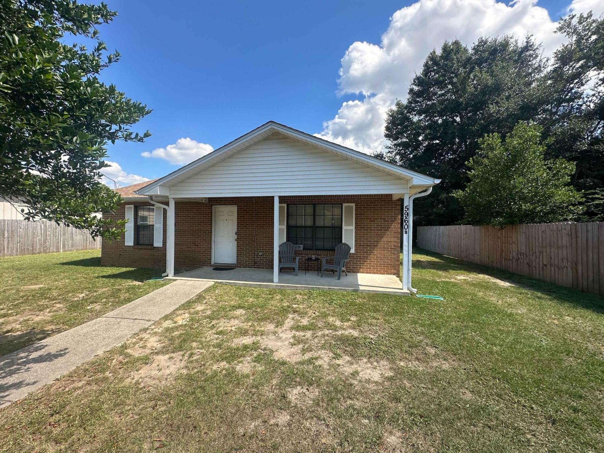 Brilliant In Bellview-back Unit-- Mins To Nas Pensacola, Beach, Shopping *