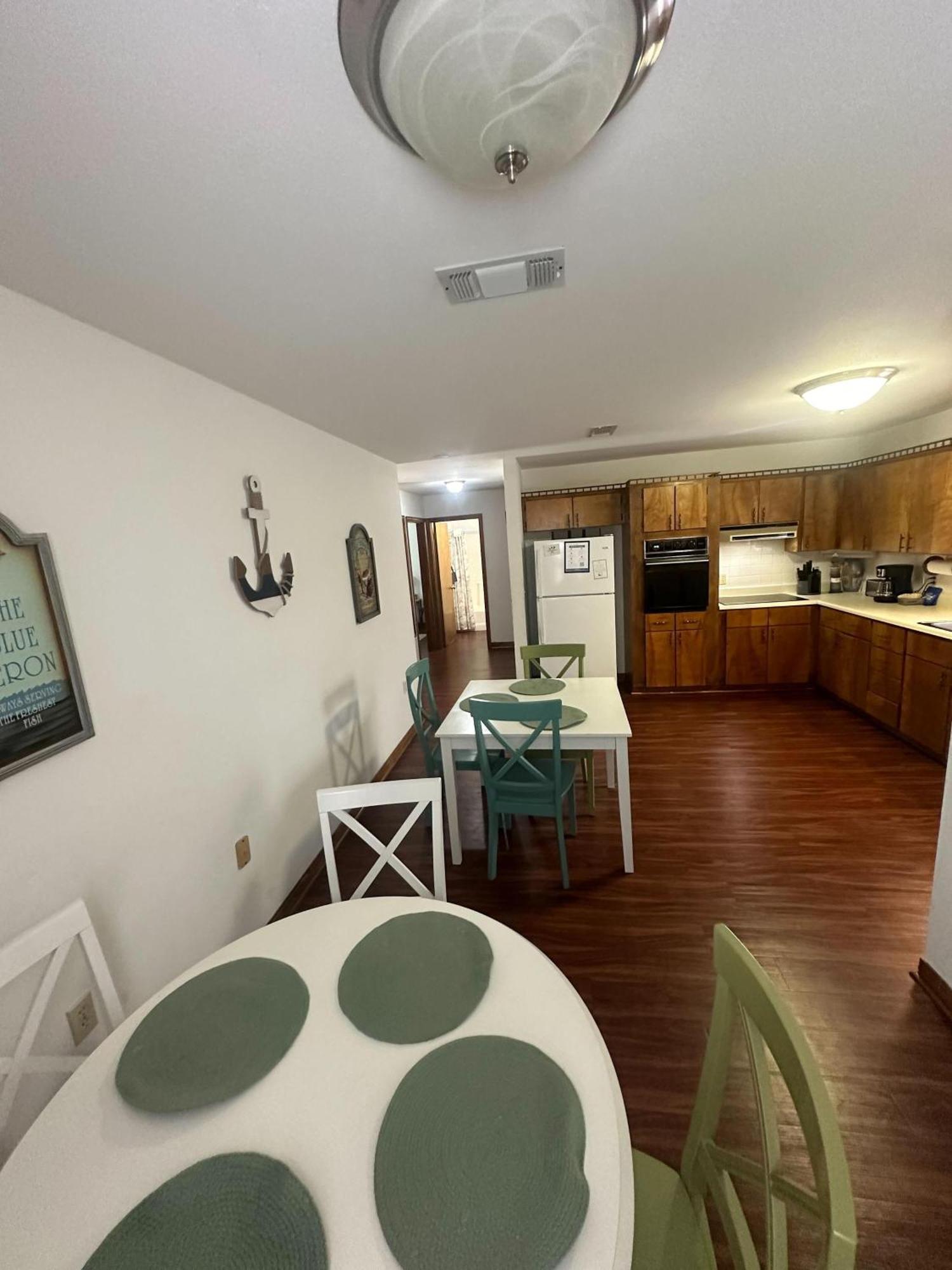 Brilliant In Bellview-back Unit-- Mins To Nas Pensacola, Beach, Shopping Pensacola