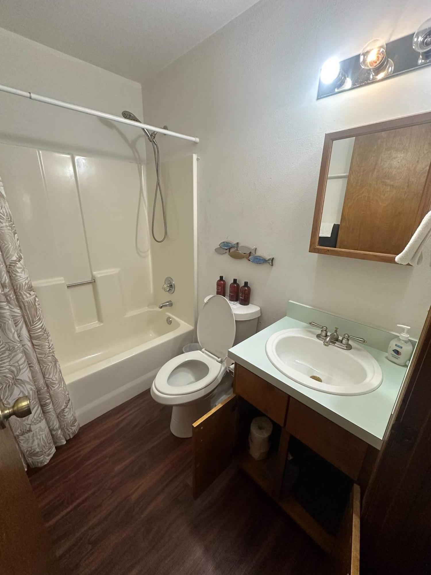 Holiday home Brilliant In Bellview-back Unit-- Mins To Nas Pensacola, Beach, Shopping
